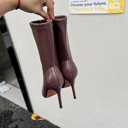 Well Tailored Boots with a Graceful Silhouette