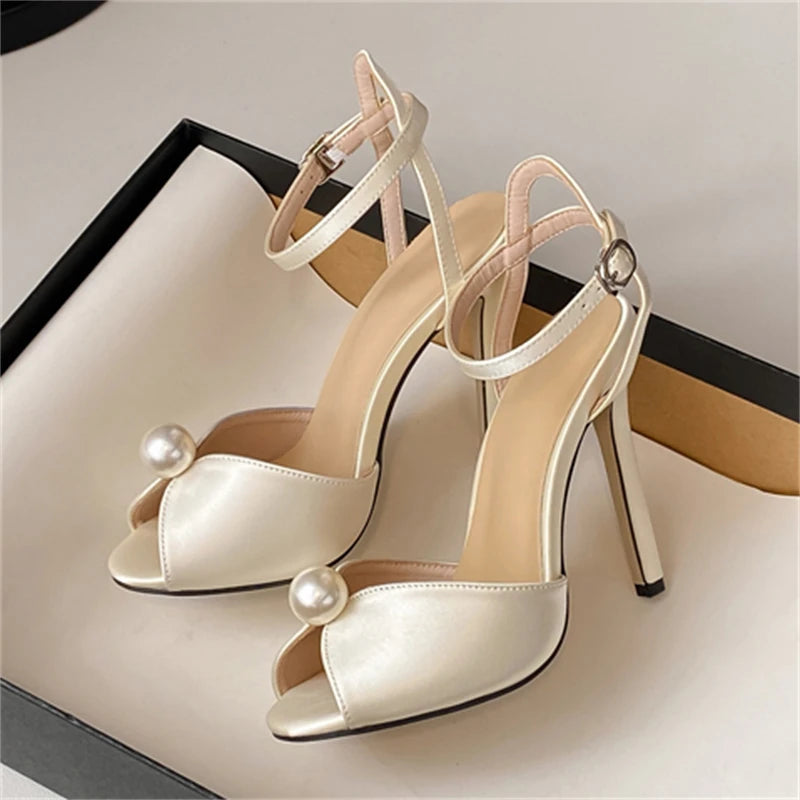 Classic Vintage Heels with a Flattering Fit