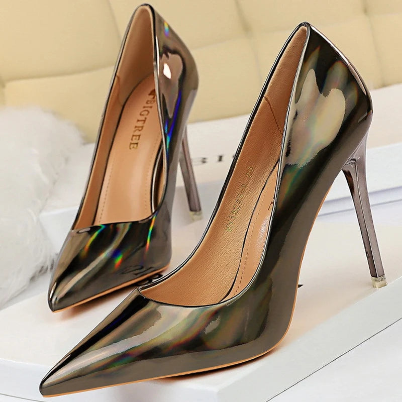 Classic Vintage Heels with a Flattering Fit