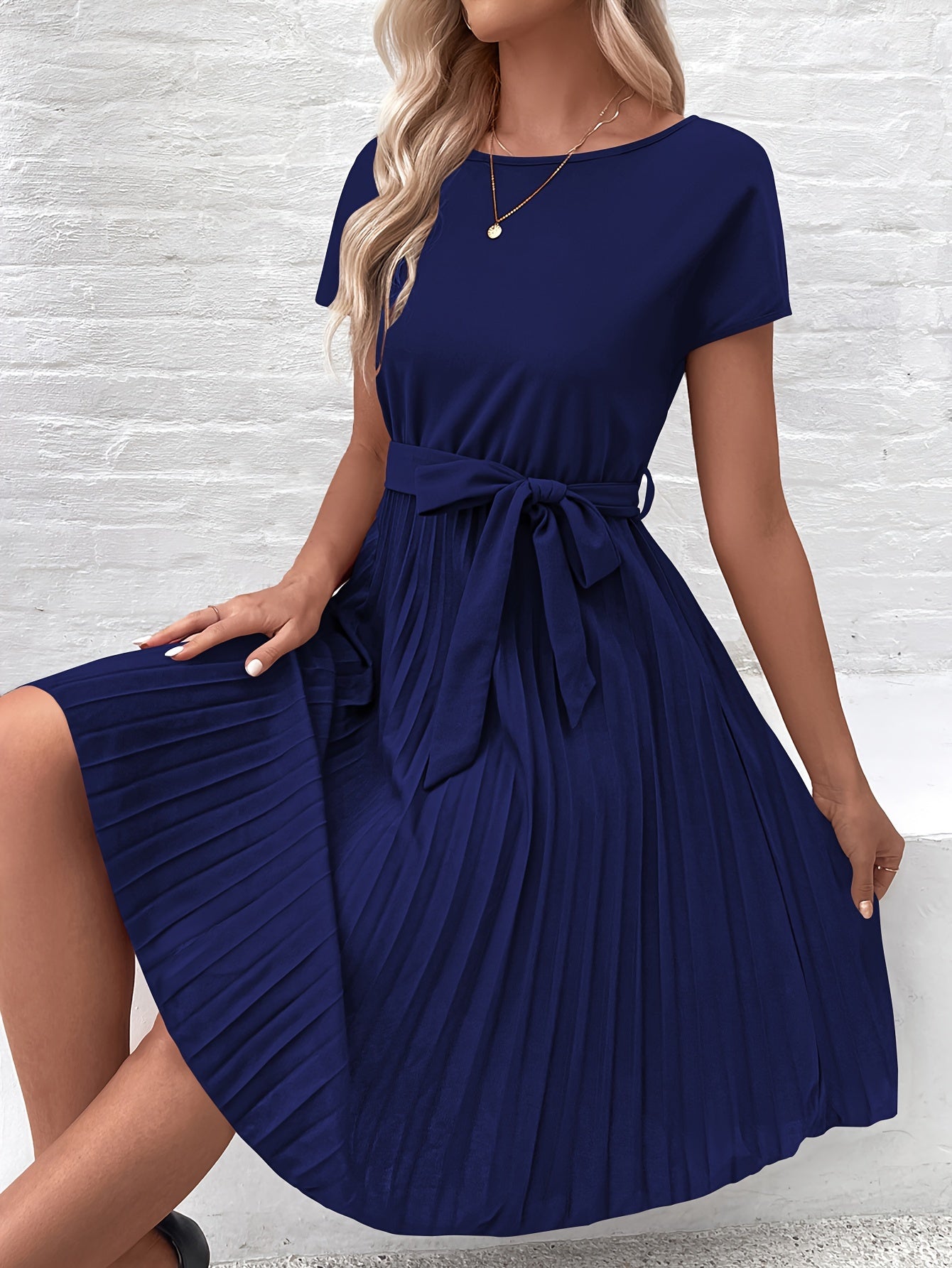 Fashionable and effortless summer dress
