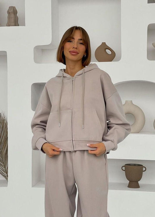 Well Tailored Pants with a Graceful Silhouette