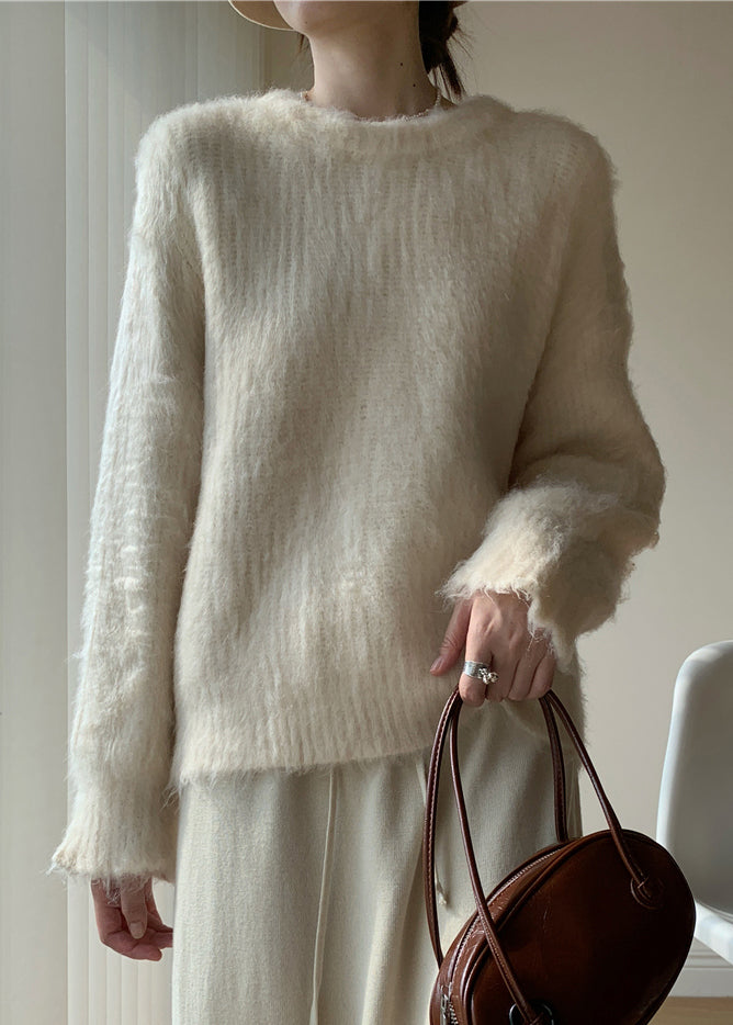 Well Tailored Sweater with a Graceful Silhouette