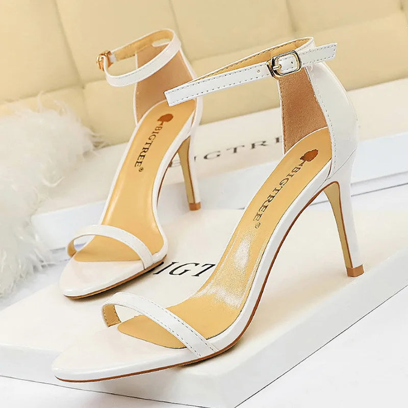 Effortlessly Elegant Heels with a Timeless Design