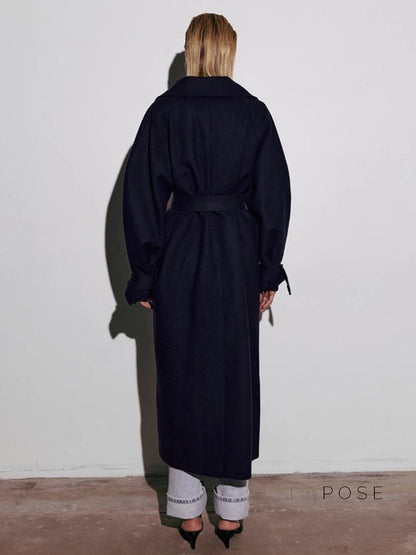 Well Tailored Coat with a Graceful Silhouette