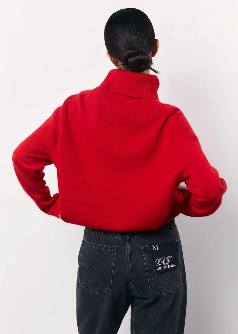 Beautifully Crafted Sweater in a Classic Style