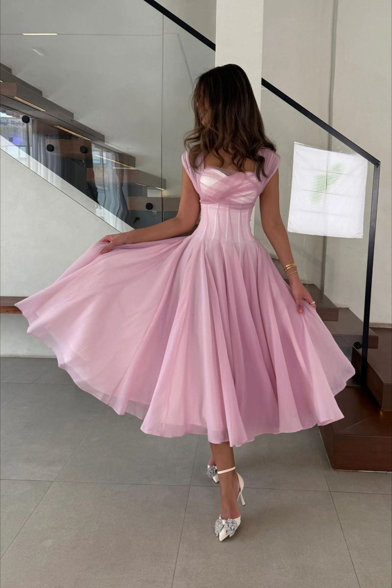 Beautifully Crafted Dress in a Classic Style