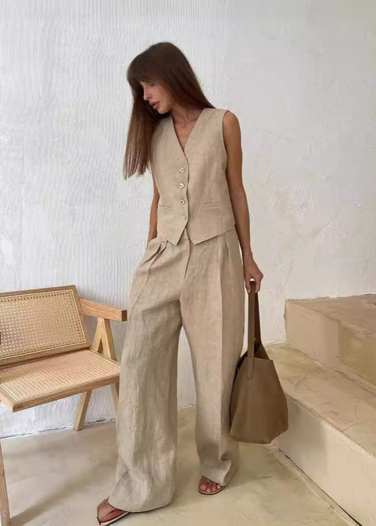 Effortlessly Elegant Pants with a Timeless Design