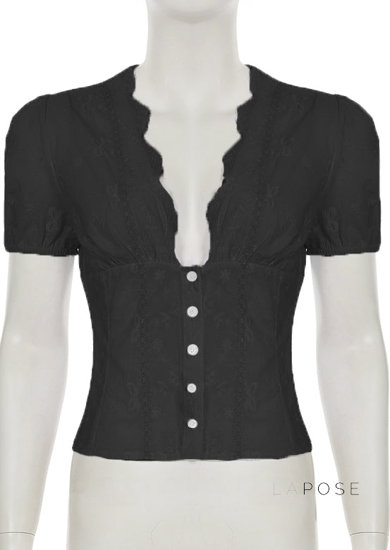 Effortlessly Elegant Blouse with a Timeless Design