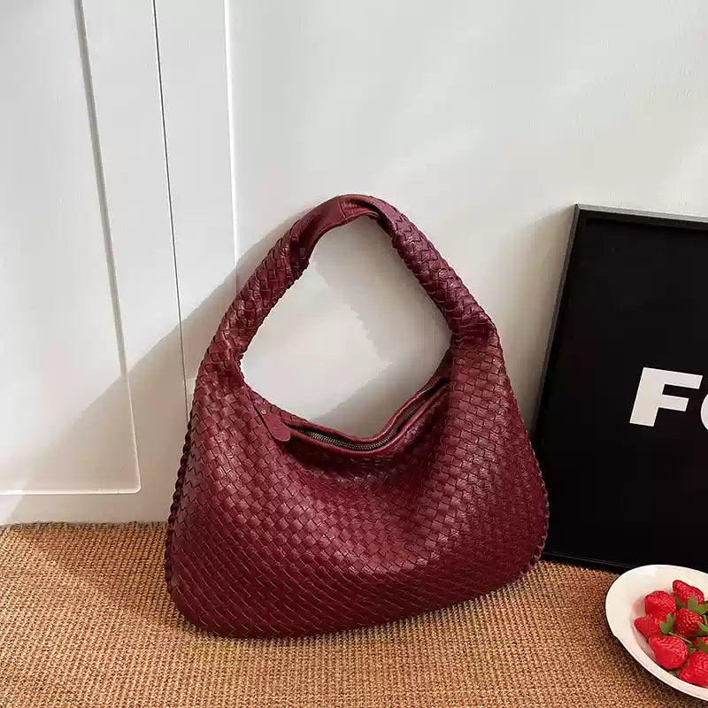 Polished Bag with an Effortless Classic Look