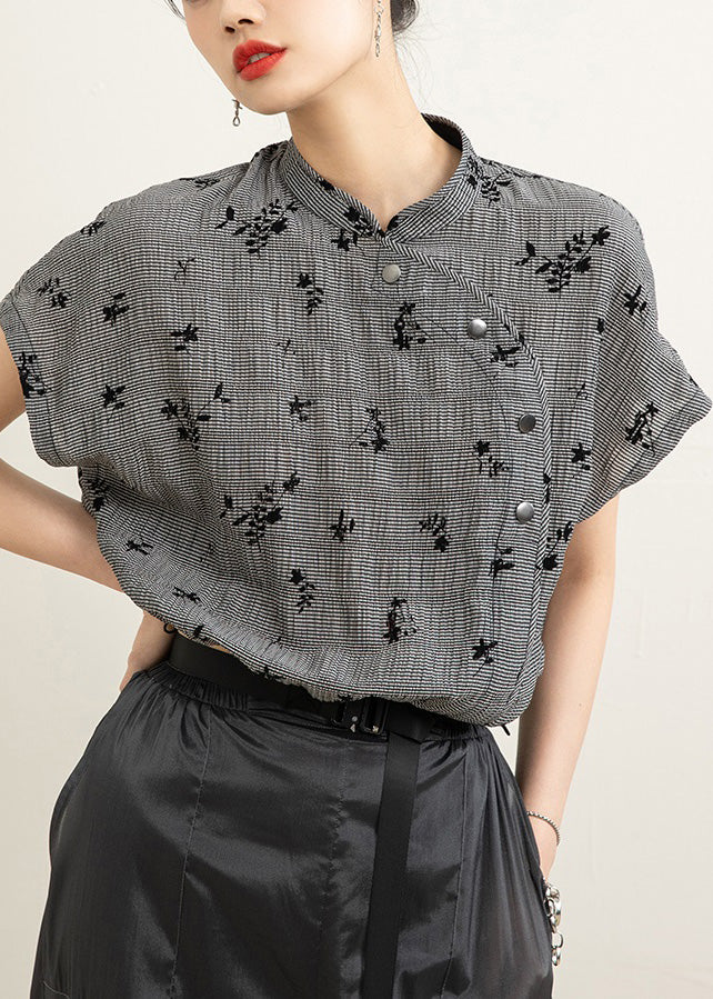 Classic Vintage Shirt with a Flattering Fit