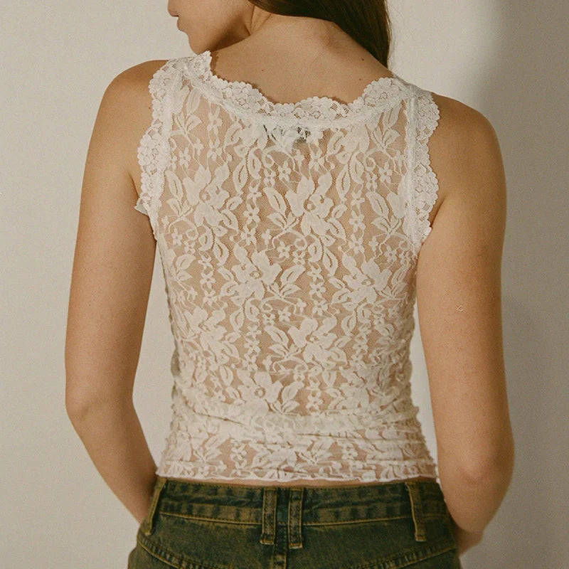Well Tailored Top with a Graceful Silhouette