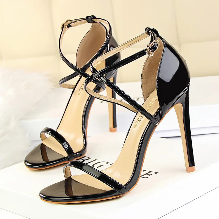 Effortlessly Elegant Heels with a Timeless Design