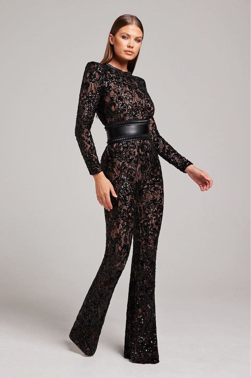 Effortlessly Elegant Garment with a Timeless Design