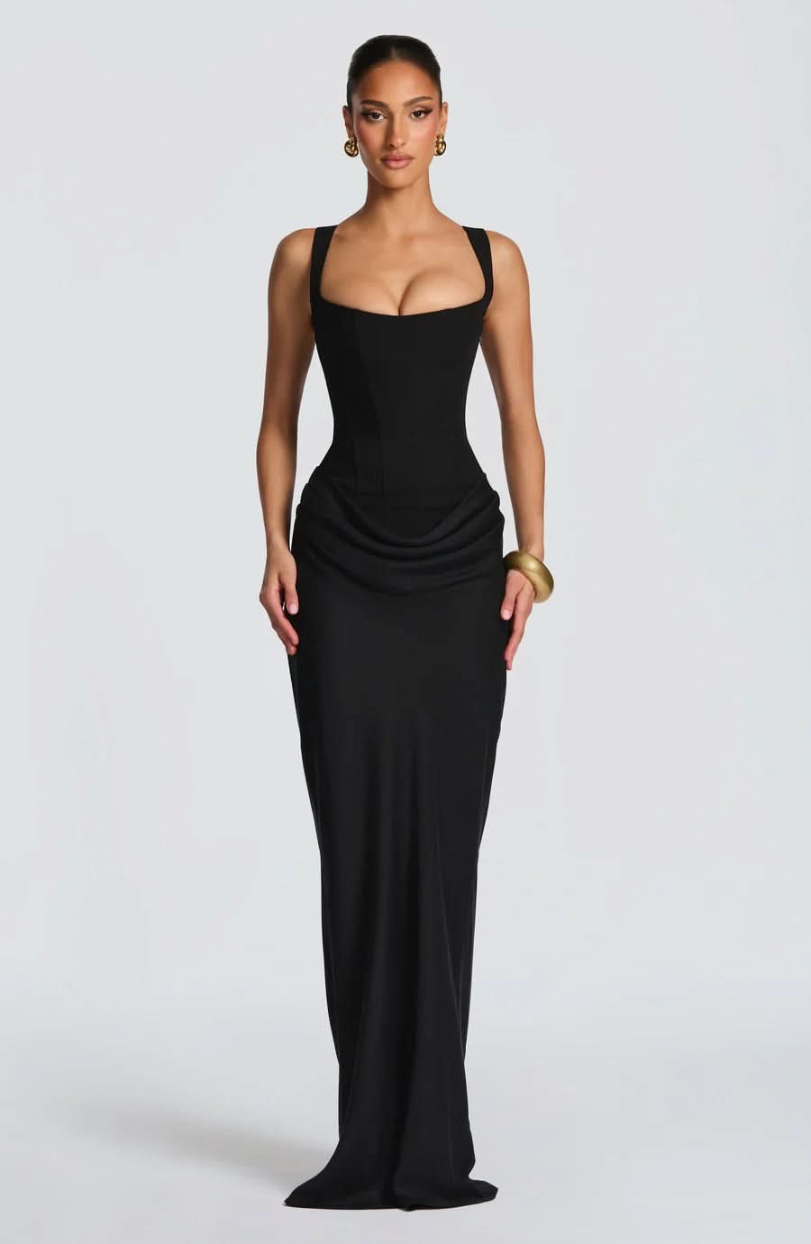 Well Tailored Dress with a Graceful Silhouette