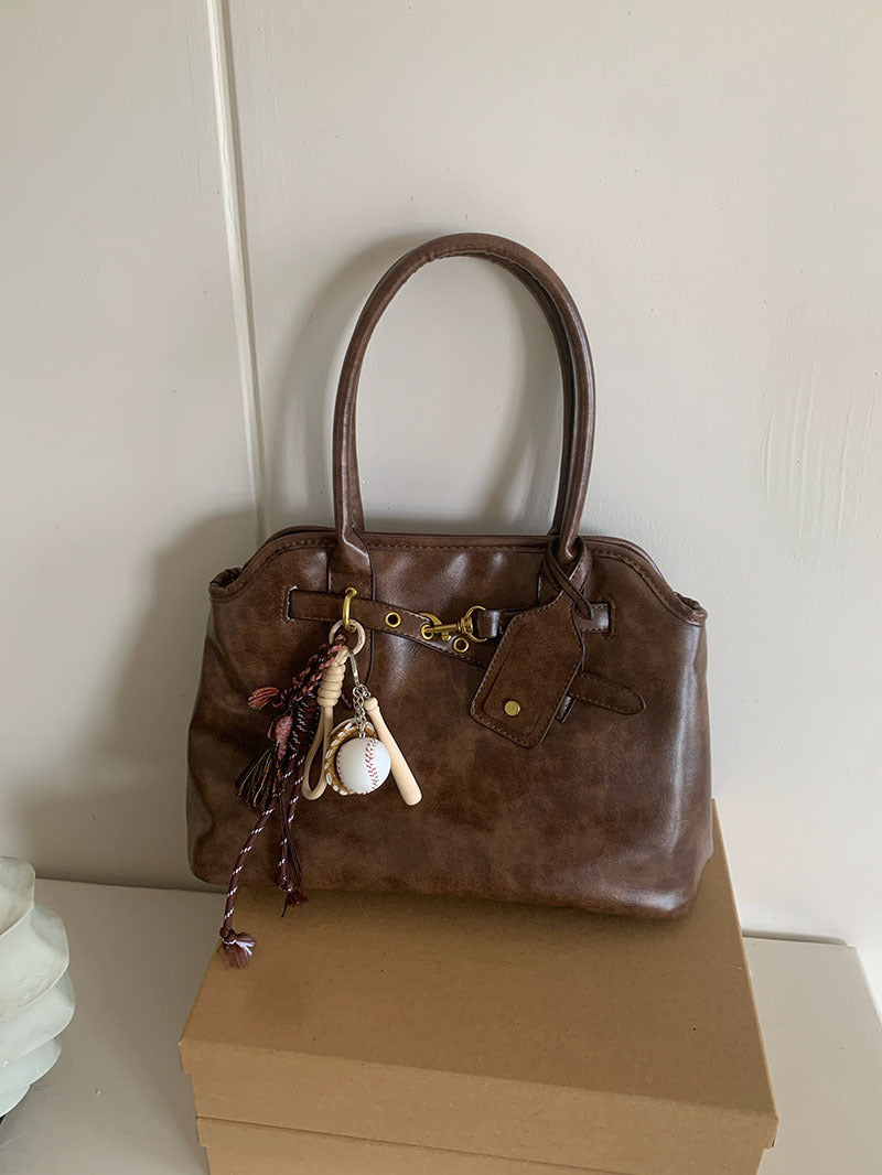Polished Bag with an Effortless Classic Look