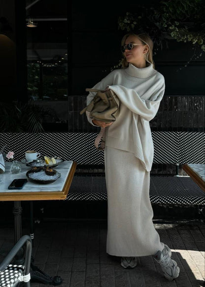 Effortlessly Elegant Sweater with a Timeless Design