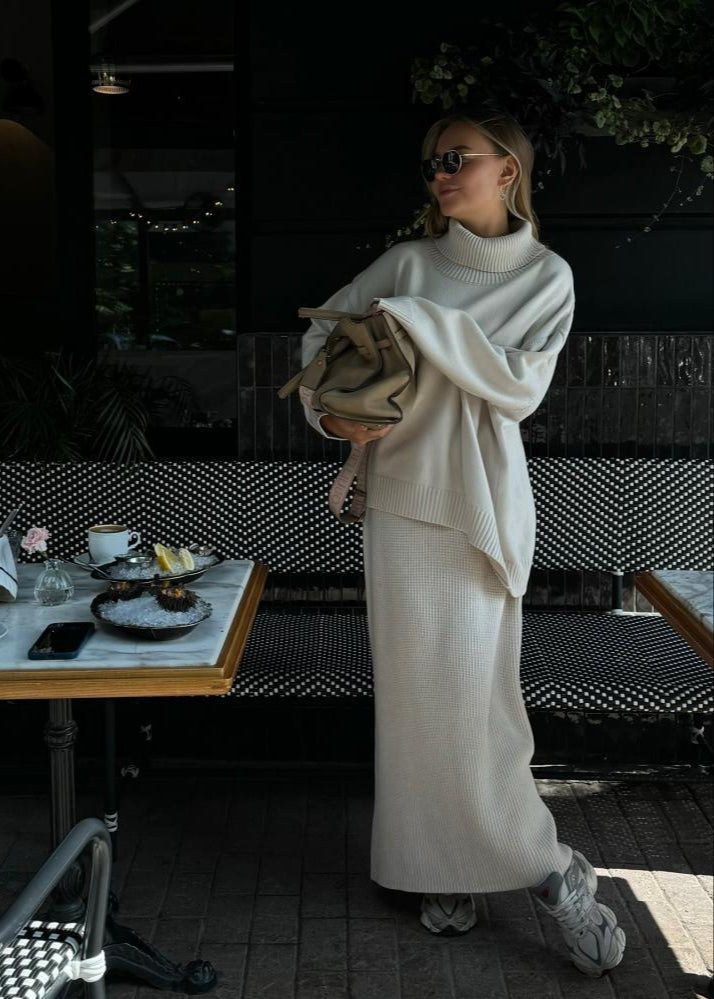 Effortlessly Elegant Sweater with a Timeless Design