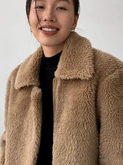 Well Tailored Coat with a Graceful Silhouette