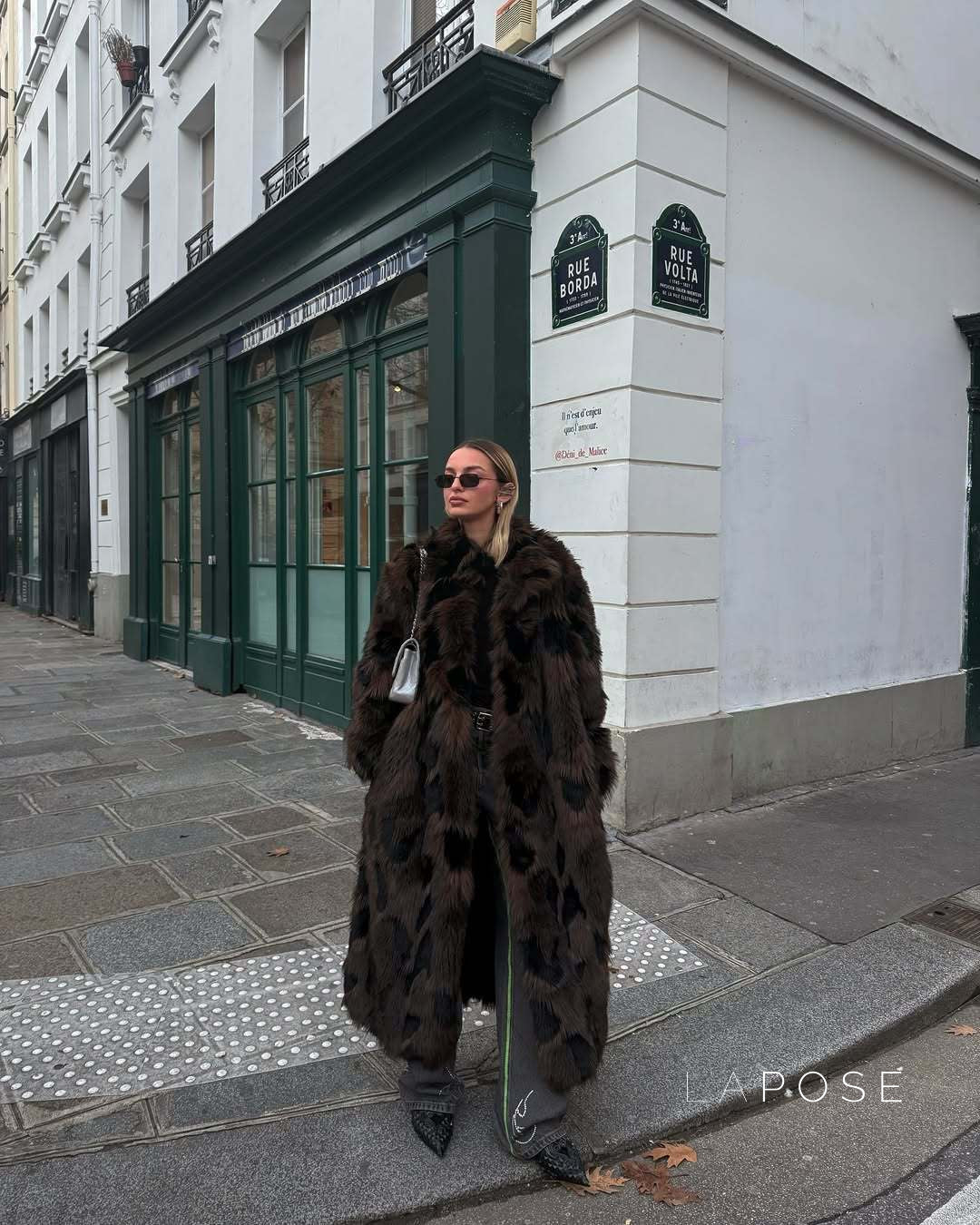 Well Tailored Coat with a Graceful Silhouette