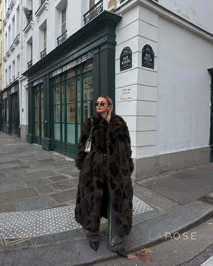 Well Tailored Coat with a Graceful Silhouette