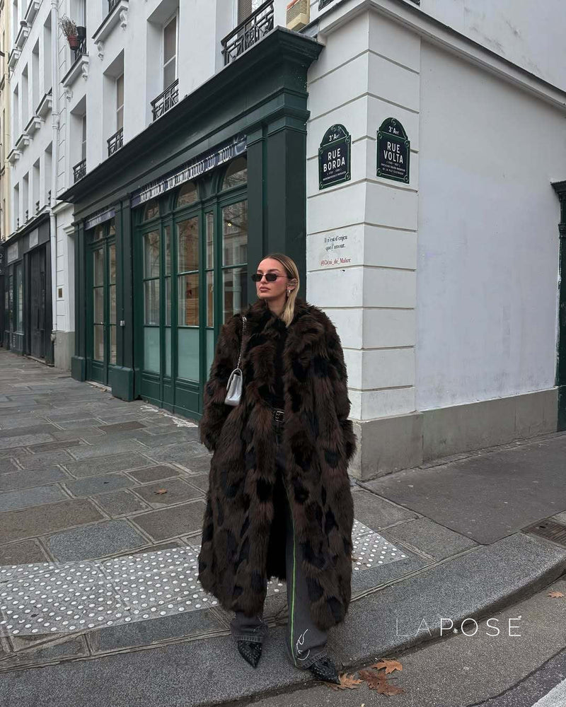 Well Tailored Coat with a Graceful Silhouette
