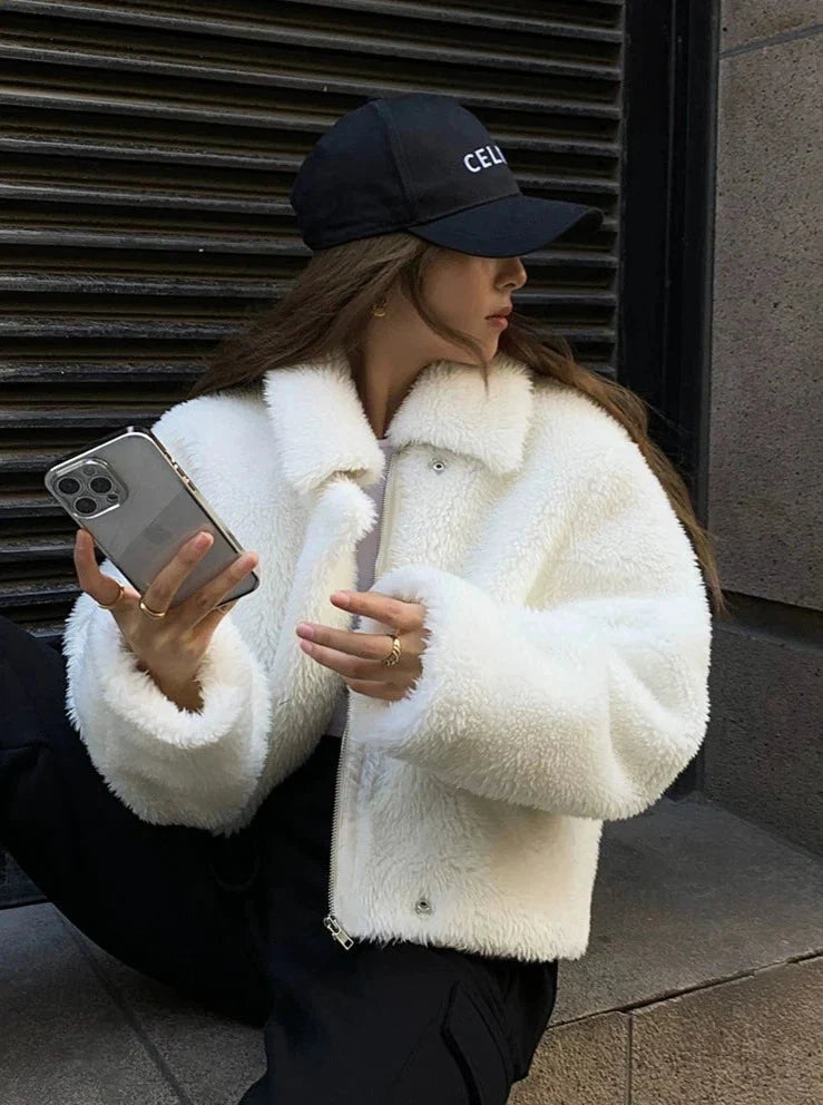 Well Tailored Coat with a Graceful Silhouette