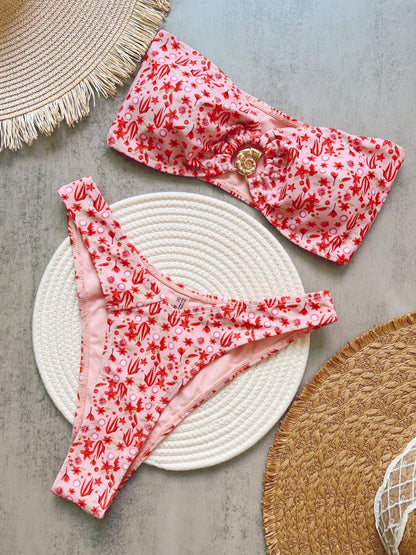 Well Tailored Bikini with a Graceful Silhouette