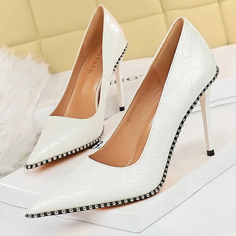 Polished Heels with an Effortless Classic Look