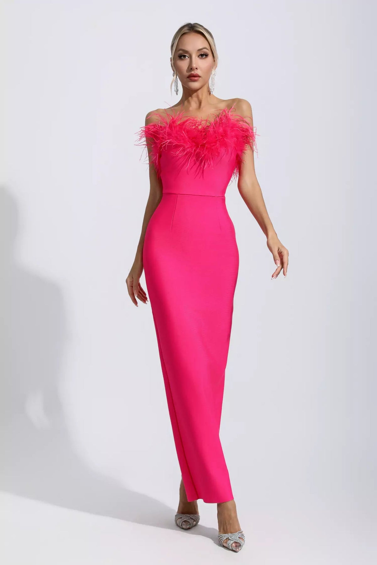 Beautifully Finished Dress in a Timeless Design