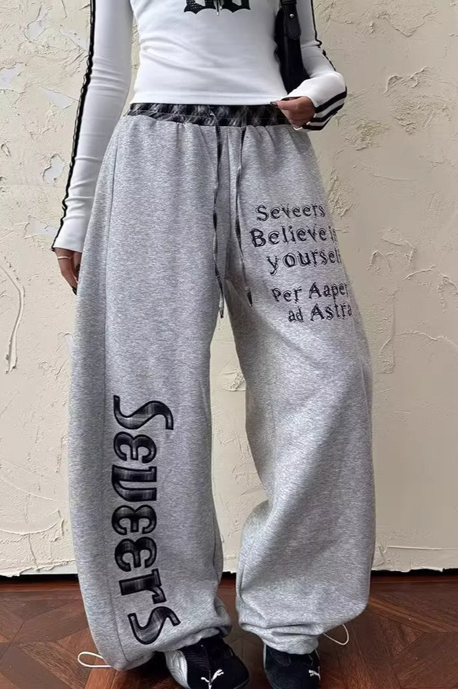 Effortlessly Elegant Pants with a Timeless Design