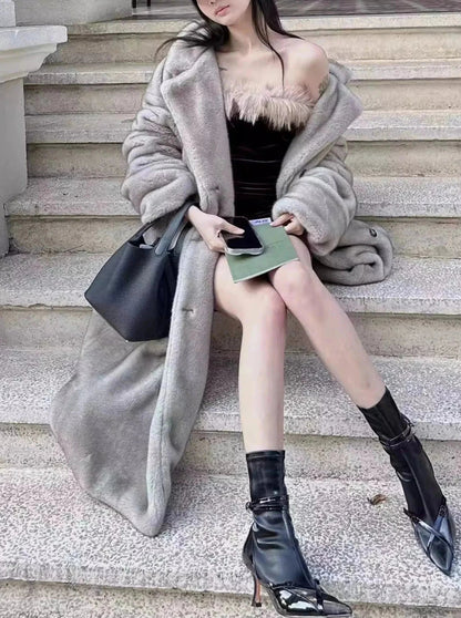 Gracefully Styled Coat for Any Occasion