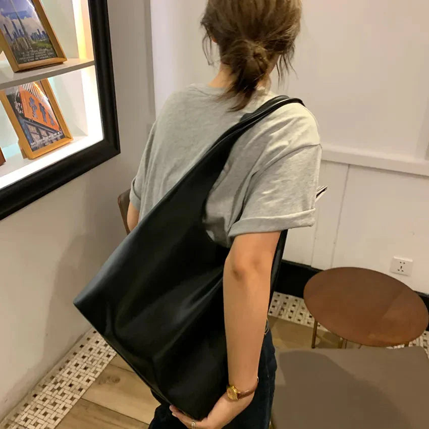 Beautifully Crafted Bag in a Classic Style