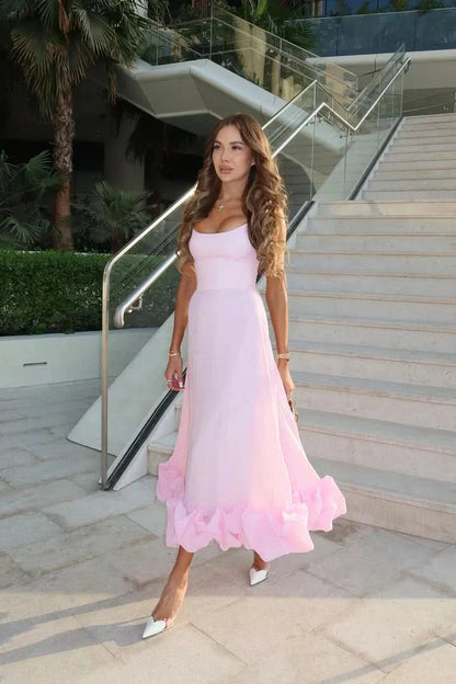Effortlessly Elegant Dress with a Timeless Design