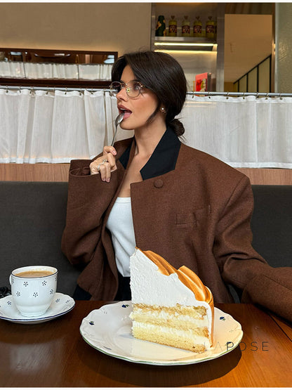 Effortlessly Elegant Jacket with a Timeless Design
