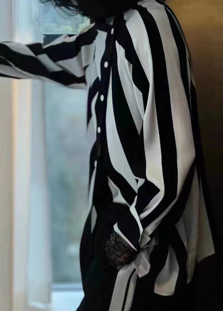 Well Tailored Blouse with a Graceful Silhouette