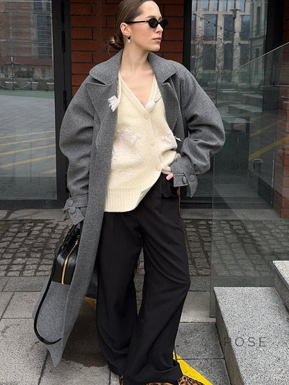 Well Tailored Coat with a Graceful Silhouette