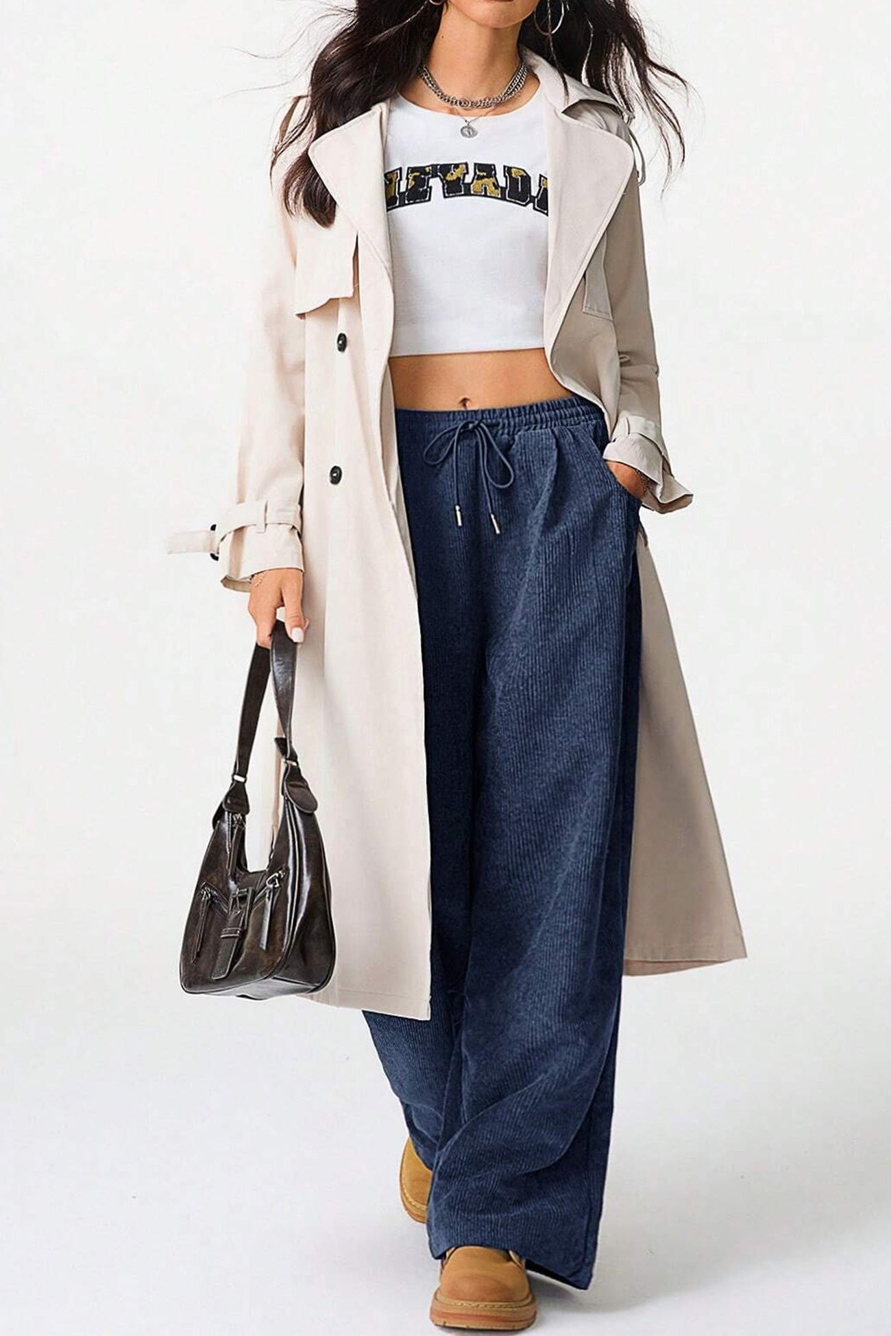 Effortlessly Elegant Pants with a Timeless Design