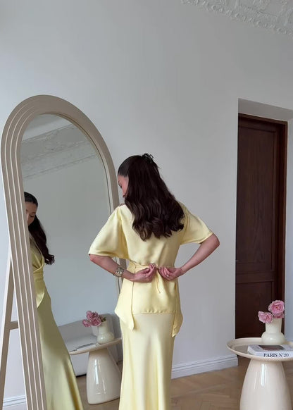 Classic Vintage Blouse with a Flattering Fit