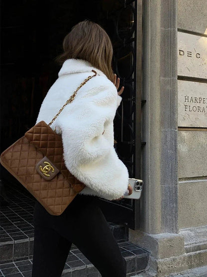 Well Tailored Coat with a Graceful Silhouette