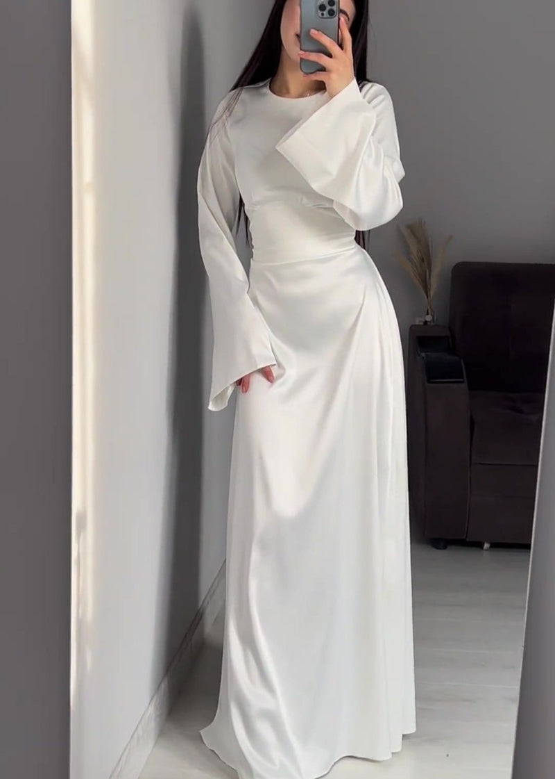 Beautifully Finished Dress in a Timeless Design