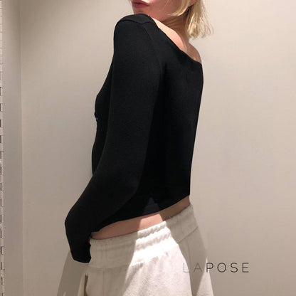 Well Tailored Sweater with a Graceful Silhouette