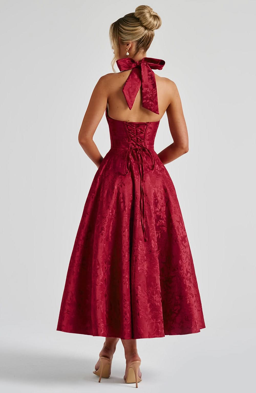 Beautifully Crafted Dress in a Classic Style
