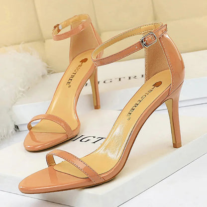 Effortlessly Elegant Heels with a Timeless Design