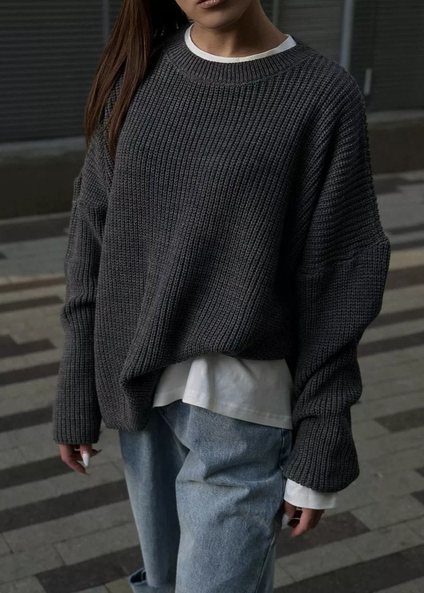 Well Tailored Sweater with a Graceful Silhouette