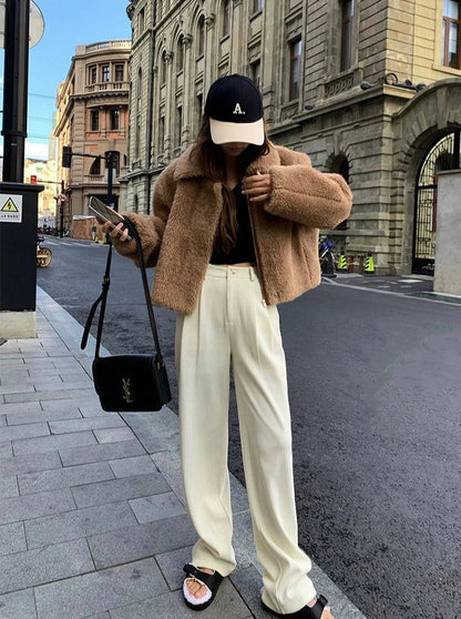 Well Tailored Coat with a Graceful Silhouette