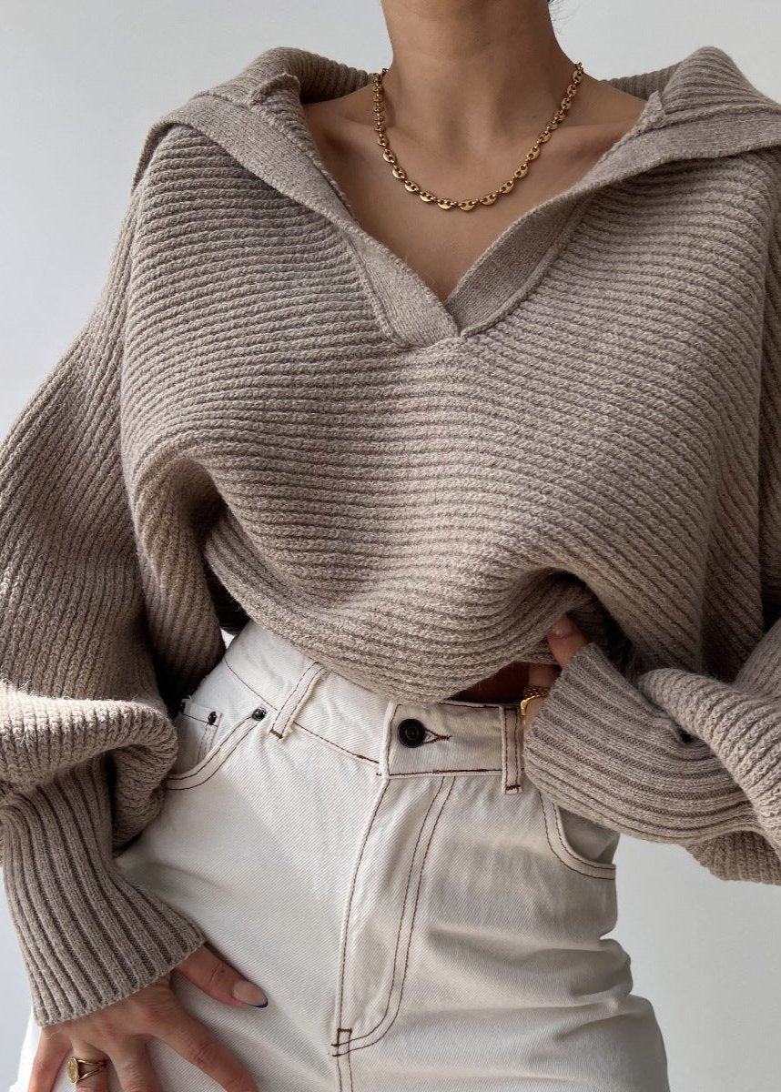 Well Tailored Sweater with a Graceful Silhouette