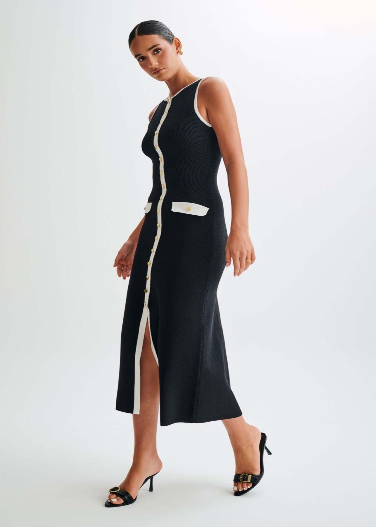 Effortlessly Elegant Dress with a Timeless Design