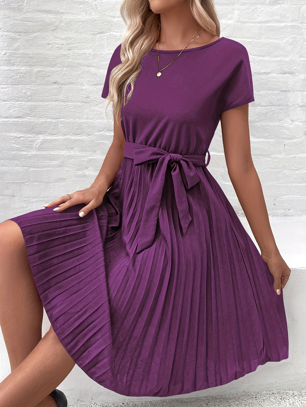 Fashionable and effortless summer dress
