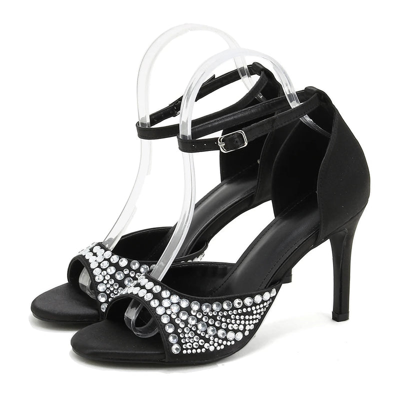 Beautifully Finished Heels in a Timeless Design