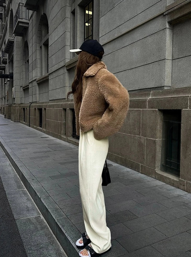 Well Tailored Coat with a Graceful Silhouette